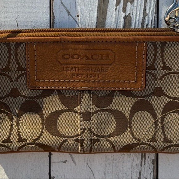 Original Coach Leatherette Classic Wallet Wristlet - Picture 2 of 5